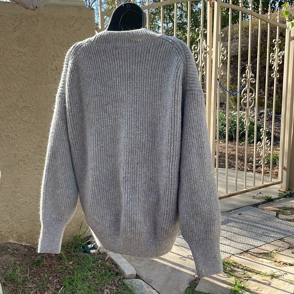 Gray sweater - Picture 3 of 3